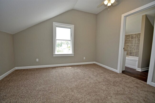 Building Photo - 20 E Eureka Dr