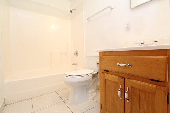Building Photo - 3/2 with Updated Kitchen & Solar – Minutes...