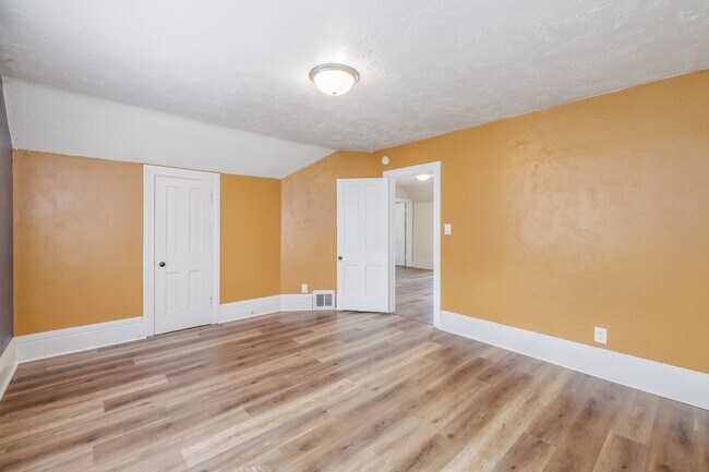 Building Photo - 35 W 14th Ave