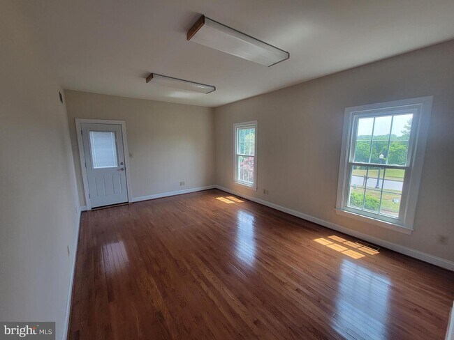Building Photo - 12 Foxview Cir