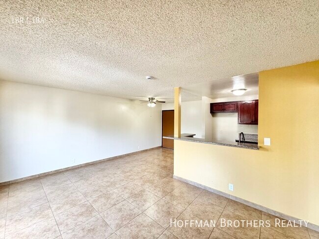 Building Photo - 15040 Vanowen St