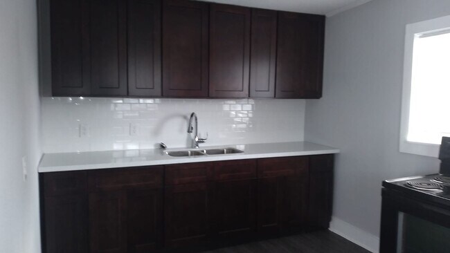 Building Photo - 2004 Gulfway Dr