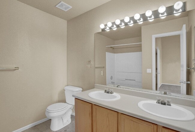 Building Photo - 2424 St Paul Dr