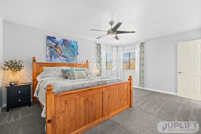 Building Photo - 3 Bedroom 2.5 Bathroom home in Ramona LARG...
