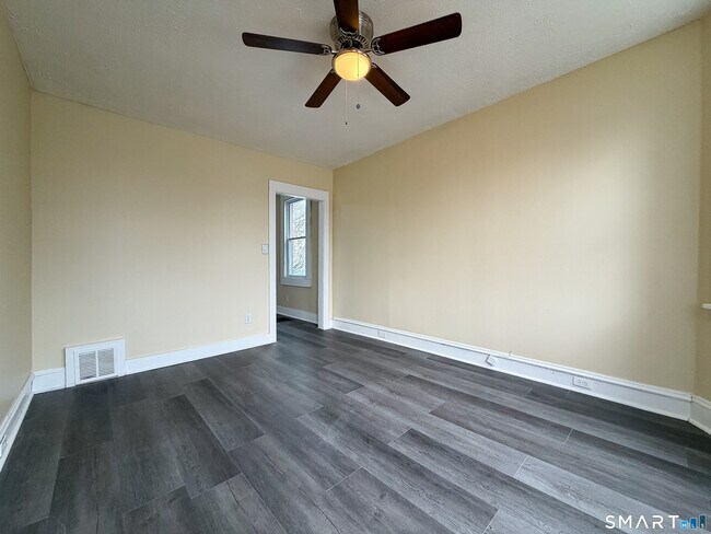 Building Photo - 330 Hollister St