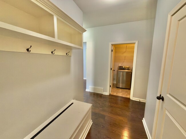 Building Photo - 570 Winding Valley Cove