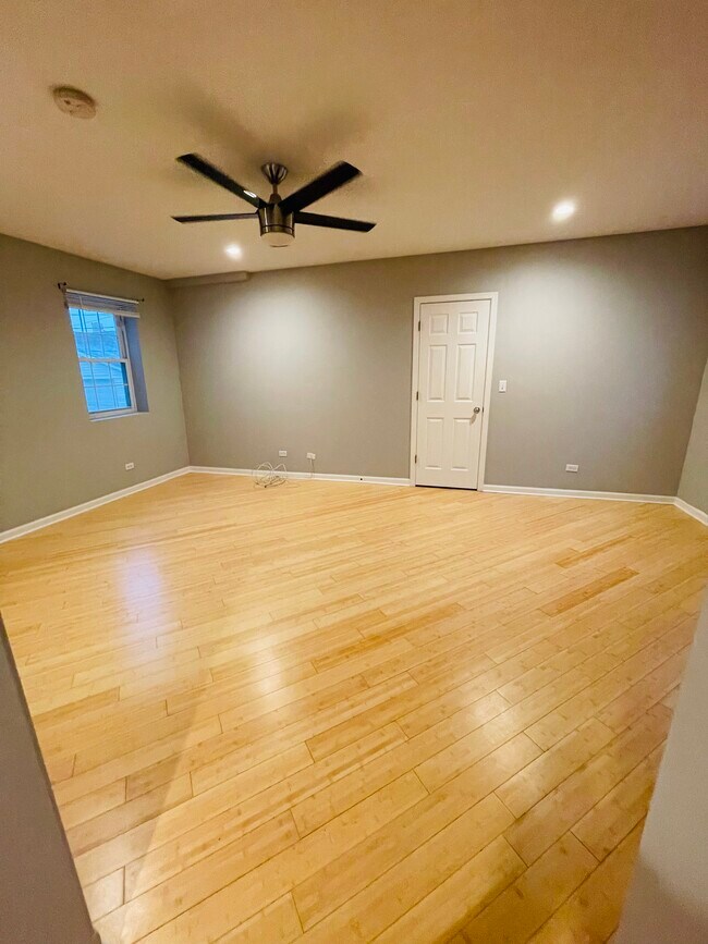 Building Photo - 3710 S Emerald Ave