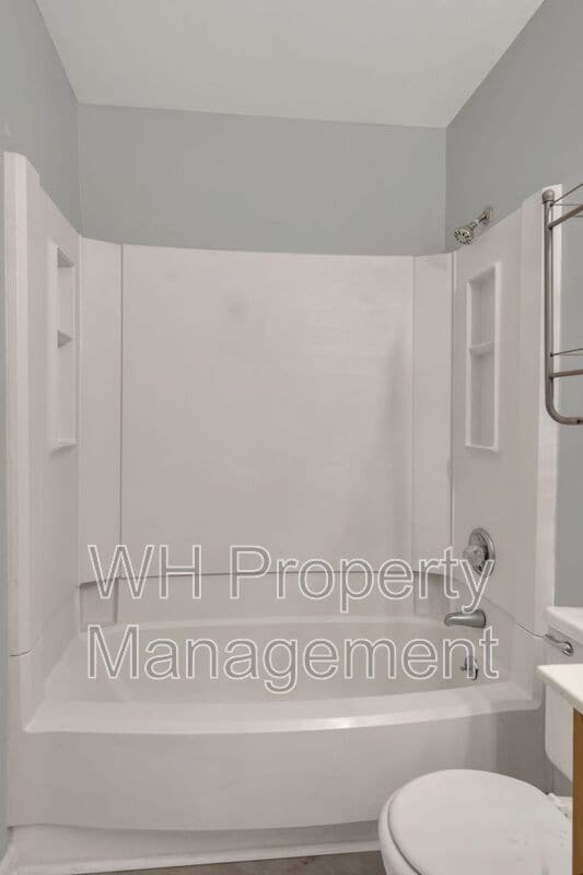 Building Photo - 1620 18th Ave S