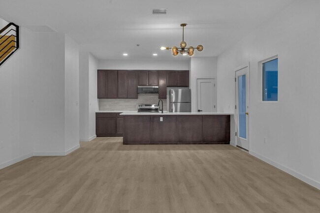 Building Photo - 1519 Golden Hill Terrace