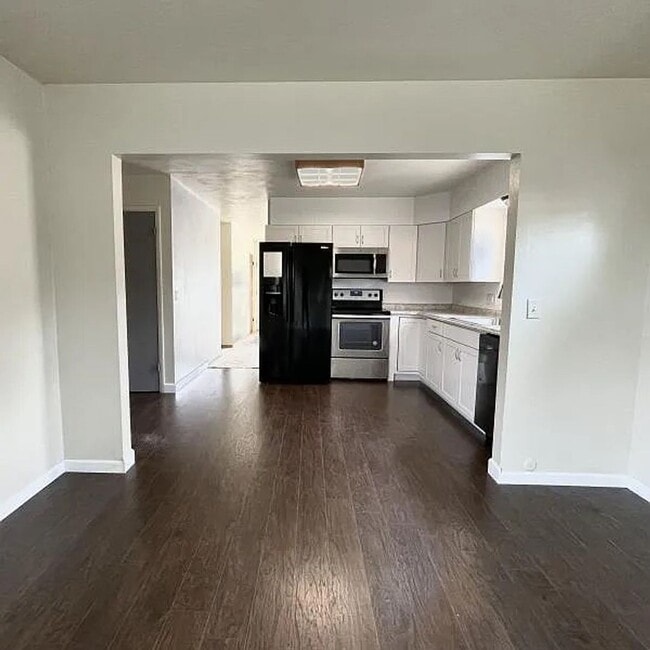 Building Photo - House for Rent!