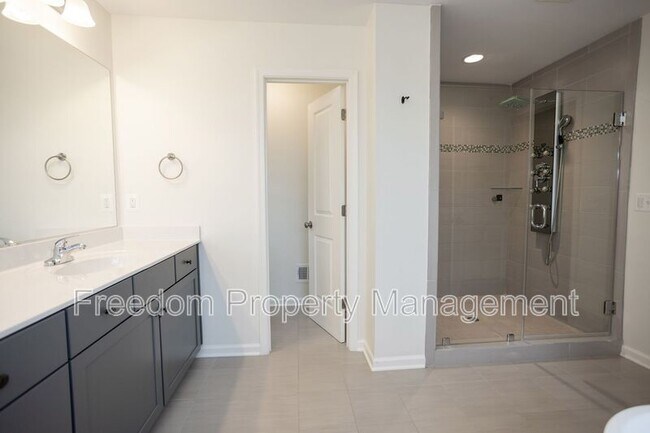 Building Photo - 2425 Morgans Point Dr