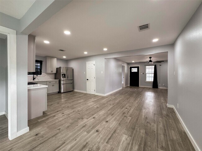 Building Photo - 730 Dunkley Dr