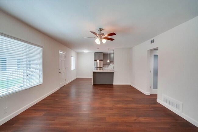 Building Photo - 920 Enterprise Ave