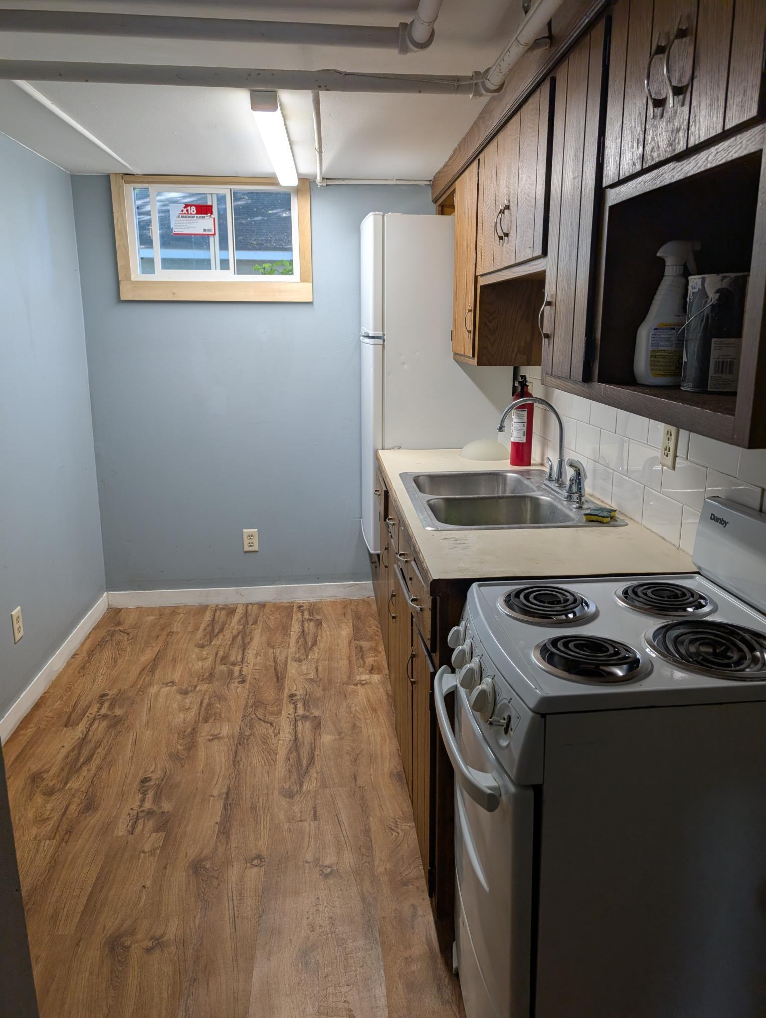 kitchen - 412 Becker Ave SE