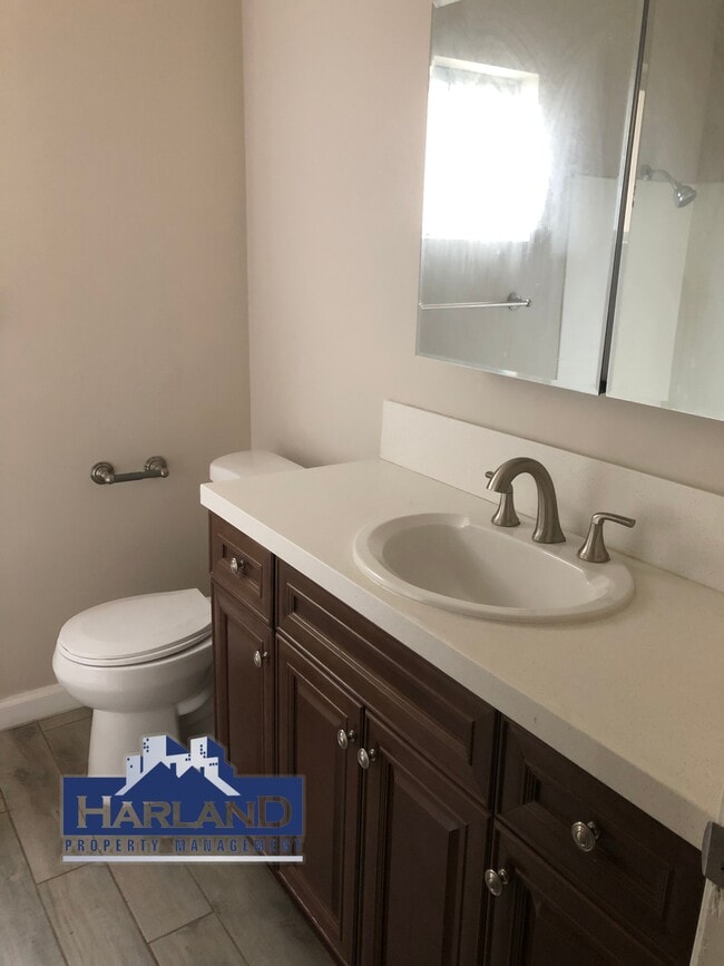 Building Photo - 1043 B Ave