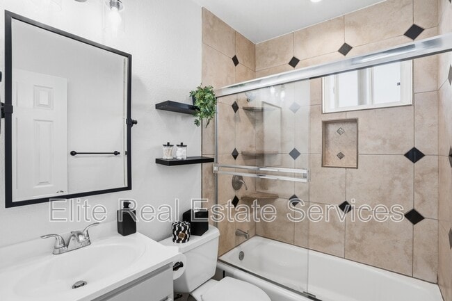 Building Photo - 2606 Juan St