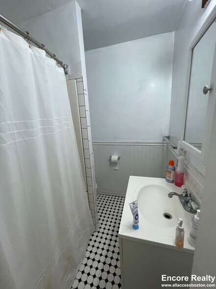 Building Photo - 66 Egmont St