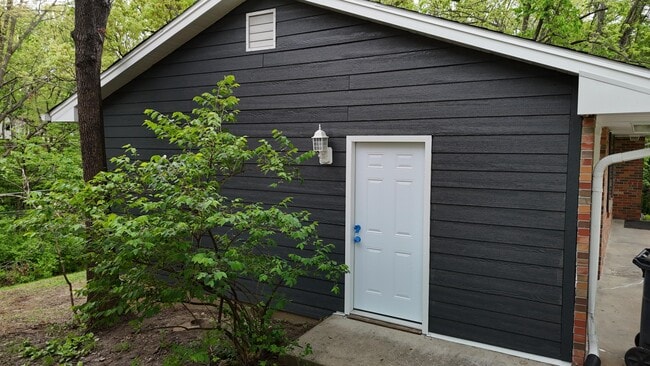 Building Photo - 3006 Lynnwood Dr