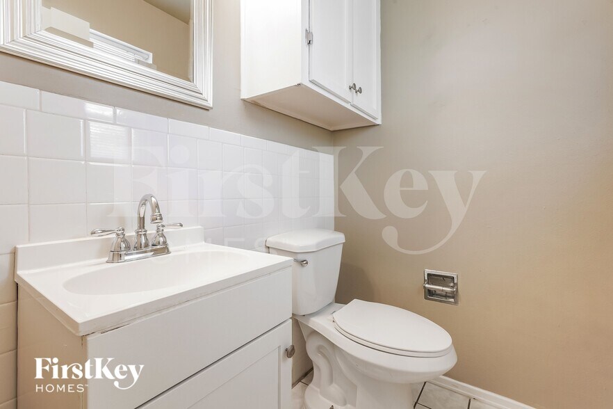 Building Photo - 701 E Mission St