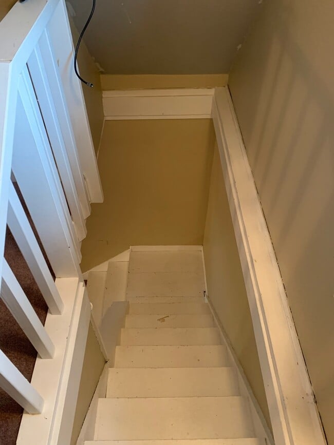 Building Photo - 2 Bed / 1 Bath House in Quiet West Salem Hills!!! $99 First Month's Rent!