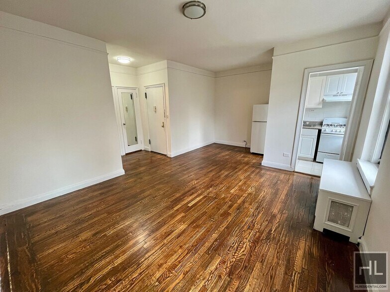 Primary Photo - East 58TH ST