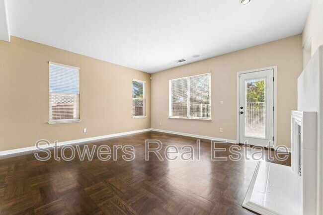 Building Photo - 137 Woodcrest Dr