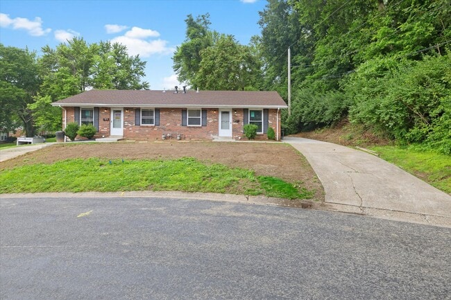 Building Photo - 1 Manor Dr