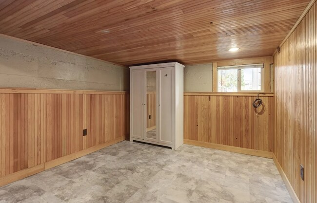 Building Photo - Rare Home Near OSU Campus!