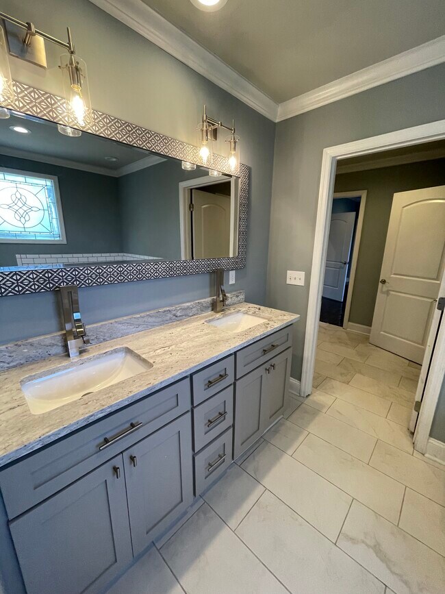 Building Photo - 1515 Chamberlain Ave