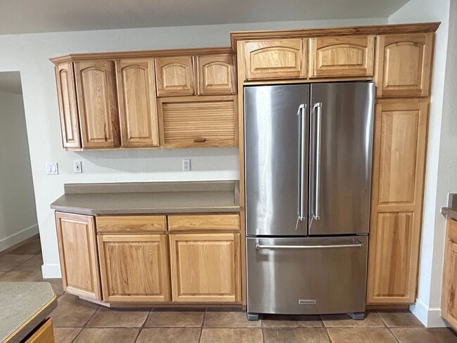 Building Photo - Stunning Remodel, 2 Bed 2 Bath Home with Pool Service!