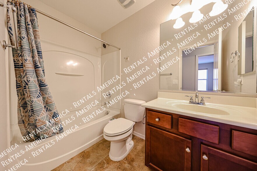 Building Photo - 886 S Brewer Dr
