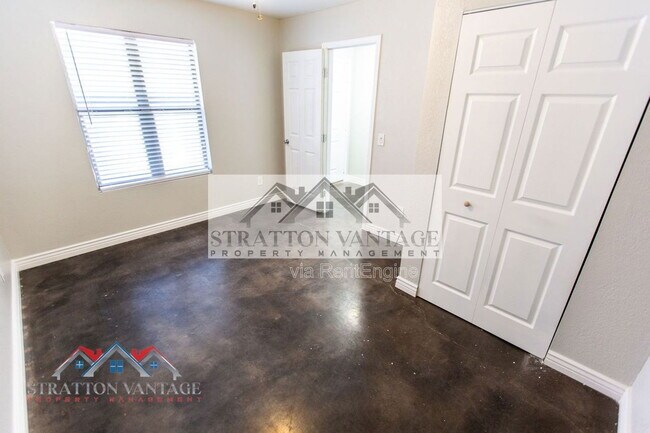 Building Photo - 4821 N 92nd Ln