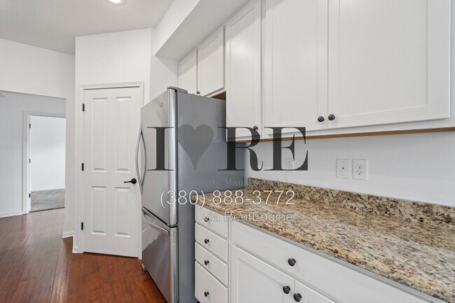 Building Photo - 600 Redwood Ln