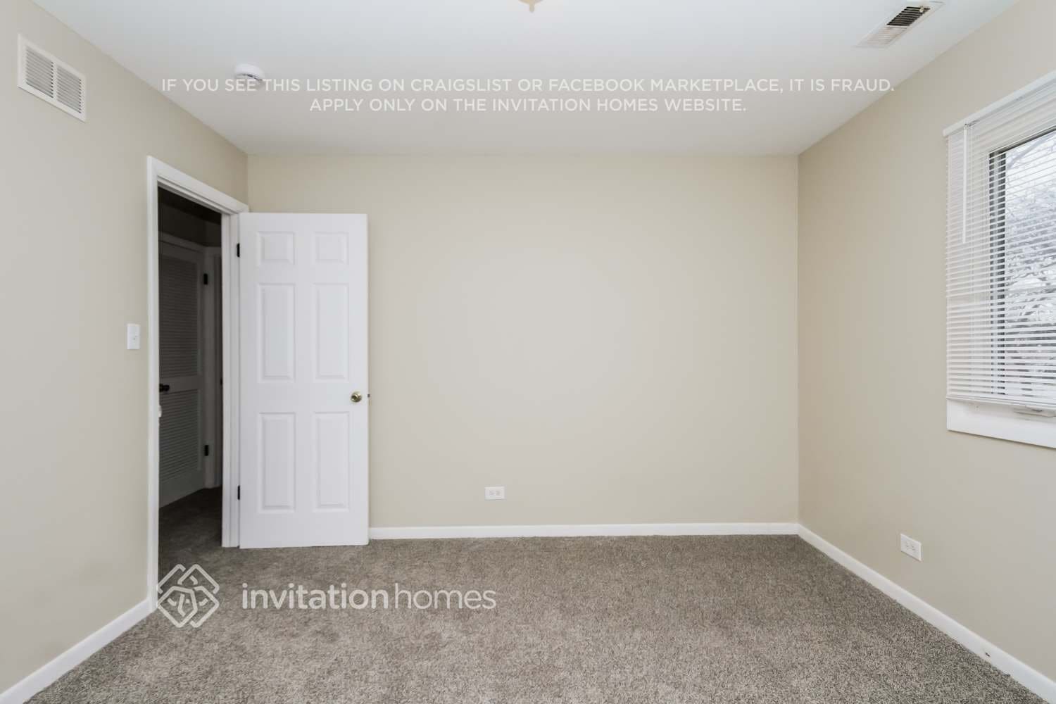 Building Photo - 8732 Oak Park Ave