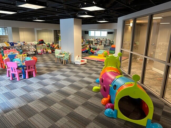 Building Photo - 420 E Waterside Dr