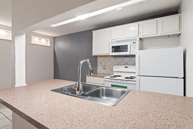 Building Photo - 2708 S 1st St