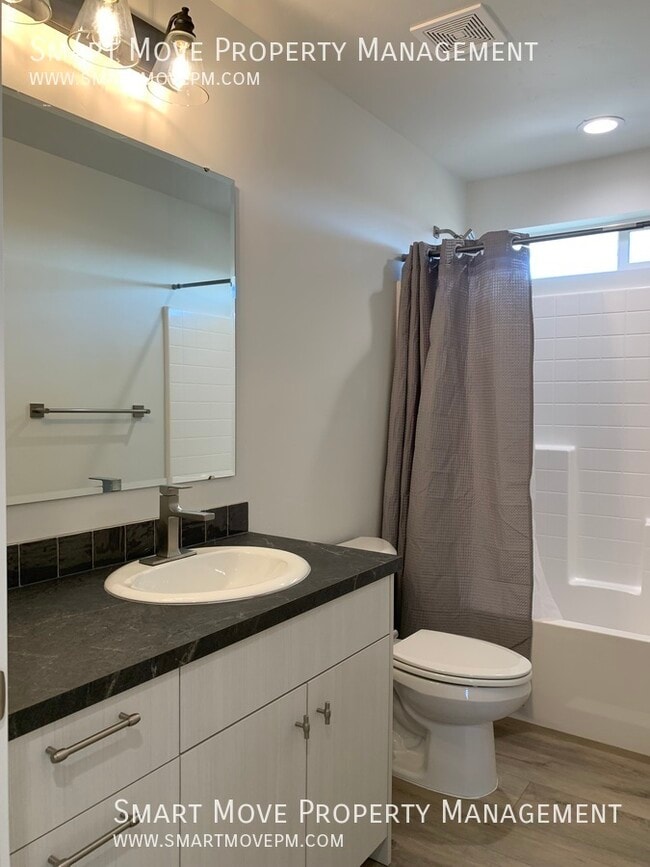 Building Photo - 3553 W Newland St