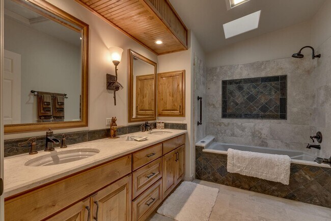 Building Photo - Incline Village Condominium:  2 Bedrooms, 2.5 Bathrooms, Low Elevation