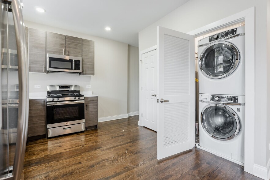 Building Photo - 2238 N Sawyer Ave