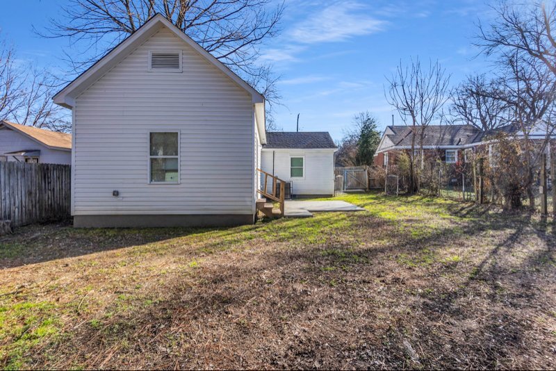 Building Photo - 857 Pope St