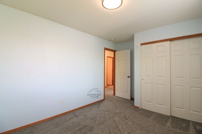 Building Photo - 4 Bedroom, 2.5 Bath Home in West Pasco