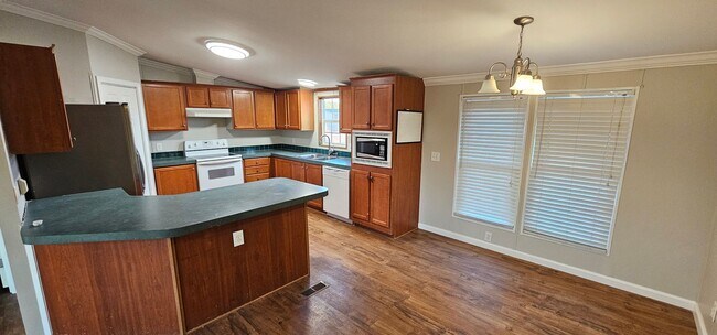 Building Photo - Spacious 3-bedroom, 2-bathroom mobile home. Showings Coming Soon!