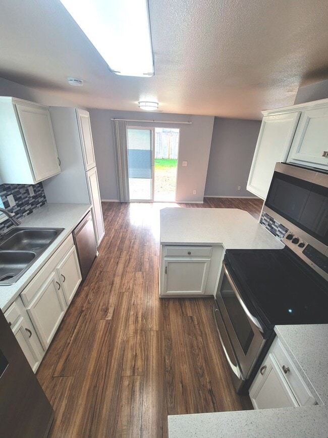 Building Photo - Newly Listed Home Close to Joint Base Lewis-McChord