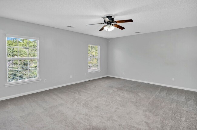 Building Photo - Freshly Updated 3 bedroom Home with New Ro...