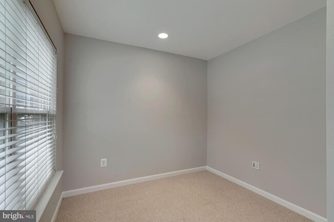 Building Photo - 211 Medlock Ln