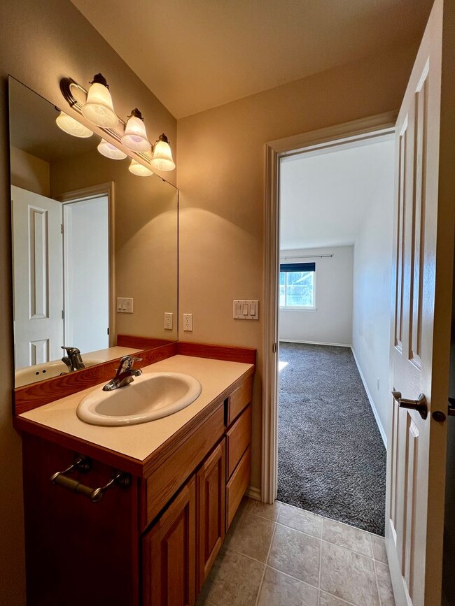 Building Photo - 8800 Midvale Rd