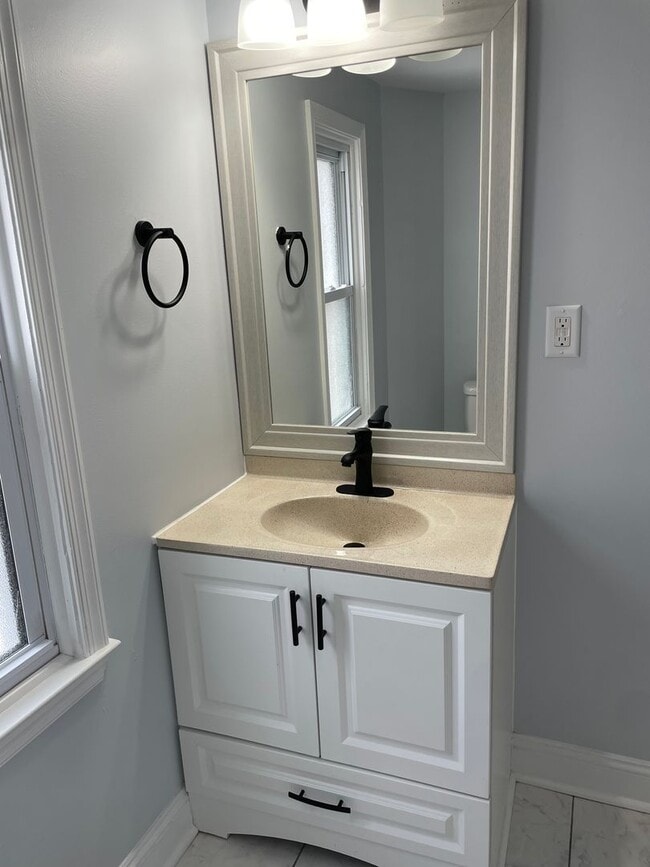 Building Photo - NEWLY RENOVATED 3 BED, 2 BATH STORY HOME IN THOMASVILLE