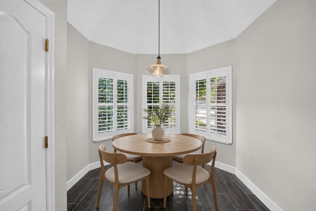 Building Photo - Renovated Brick Home in Gated Community