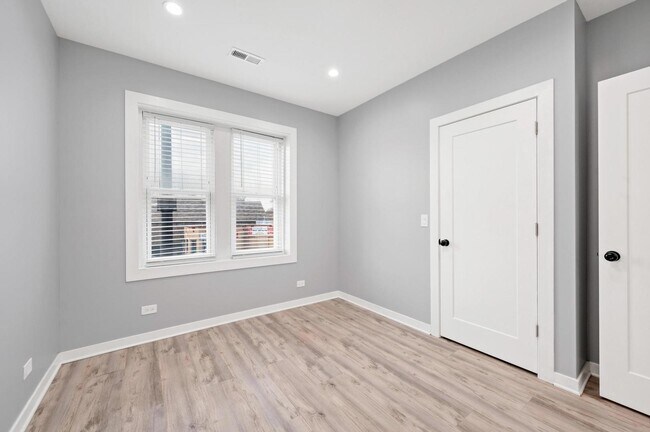 Building Photo - 3752 W Division St