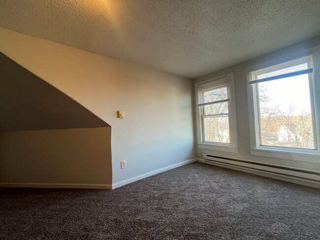 Building Photo - 666 Sims Ave